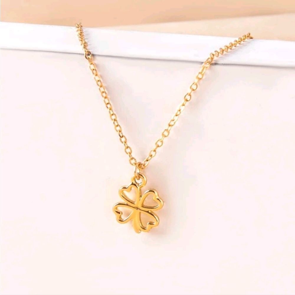 Four Leaf Clover 🍀 Charm Necklace